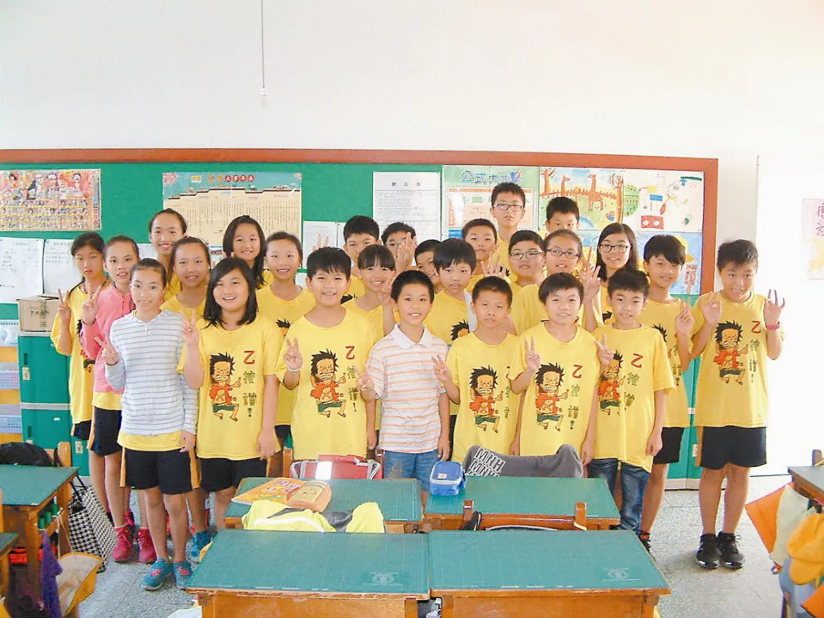 小六生不捨同窗情 每天通學120公里