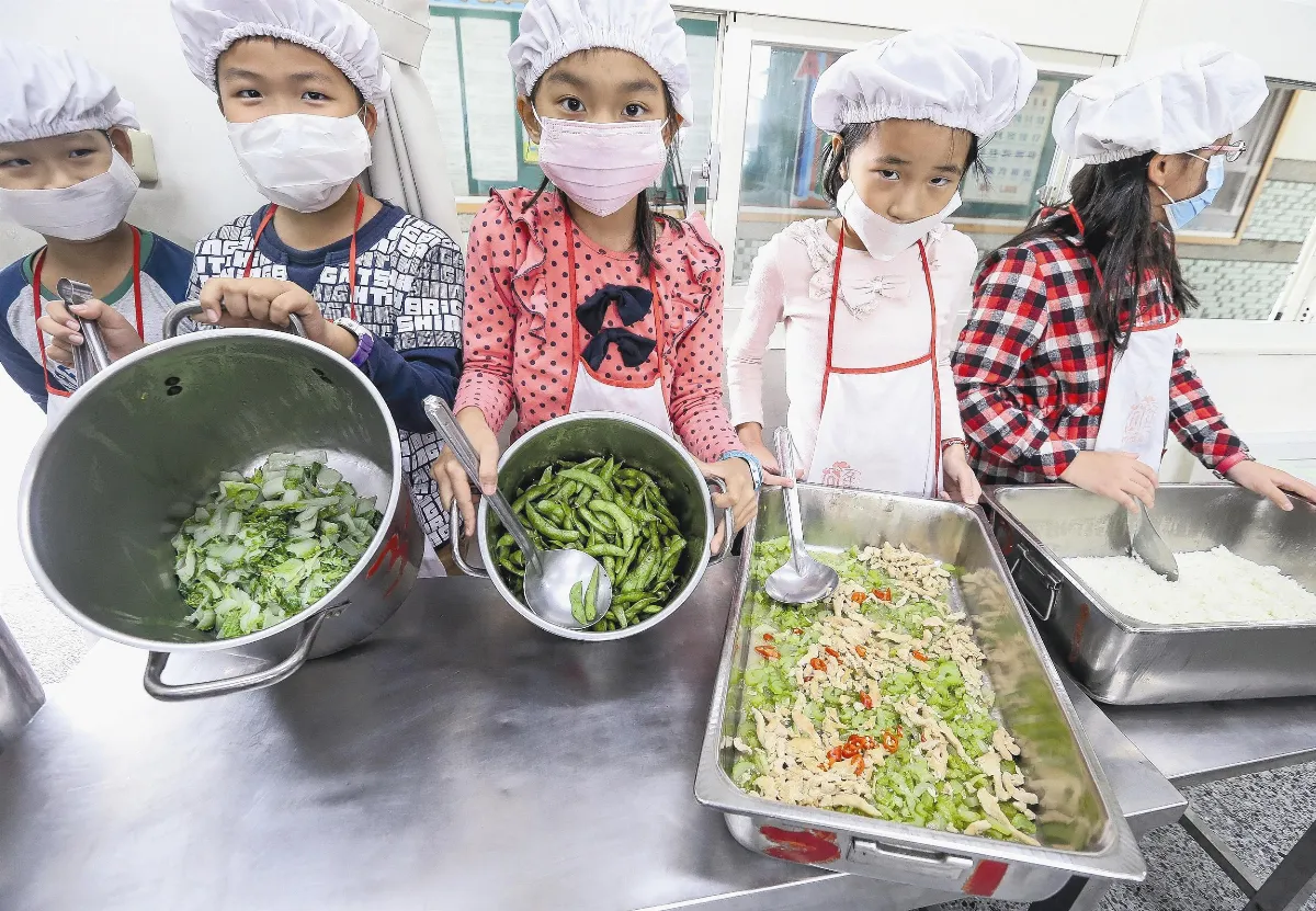 北市營養午餐 1年倒掉19億