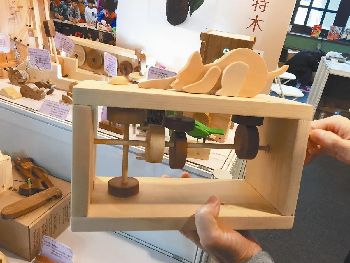 黃柏鈞成立木工坊 孩子當創客