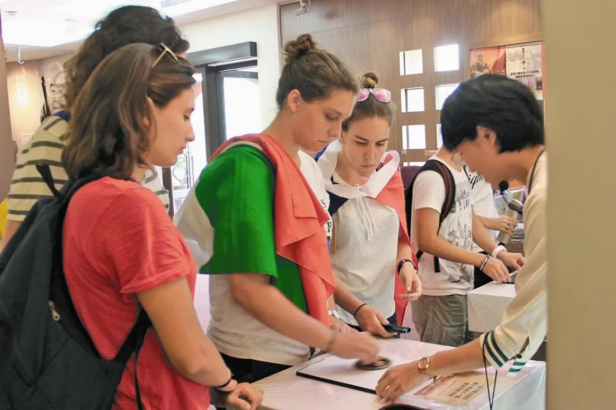 國際交換生 佛館體驗文化