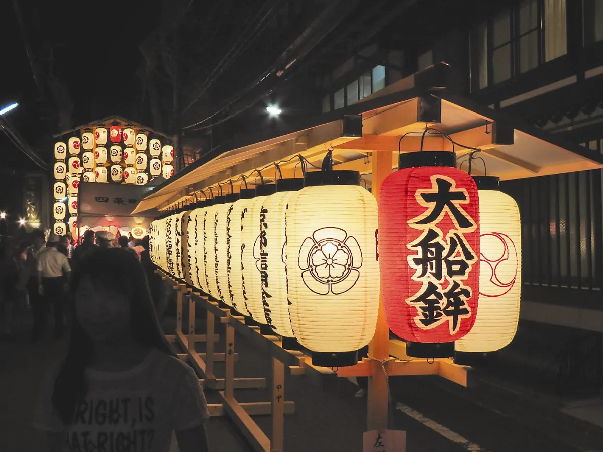 深巷裡的幽光 上