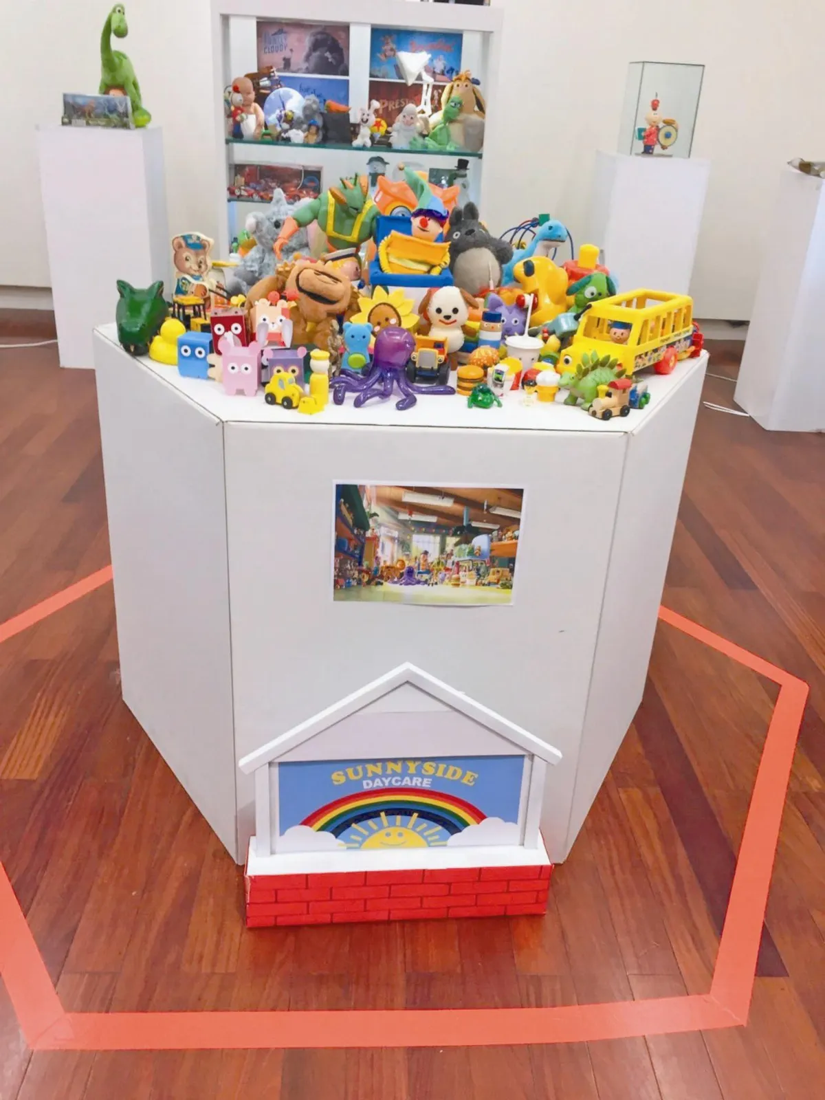 世新講師瘋玩具 碰到就脫序