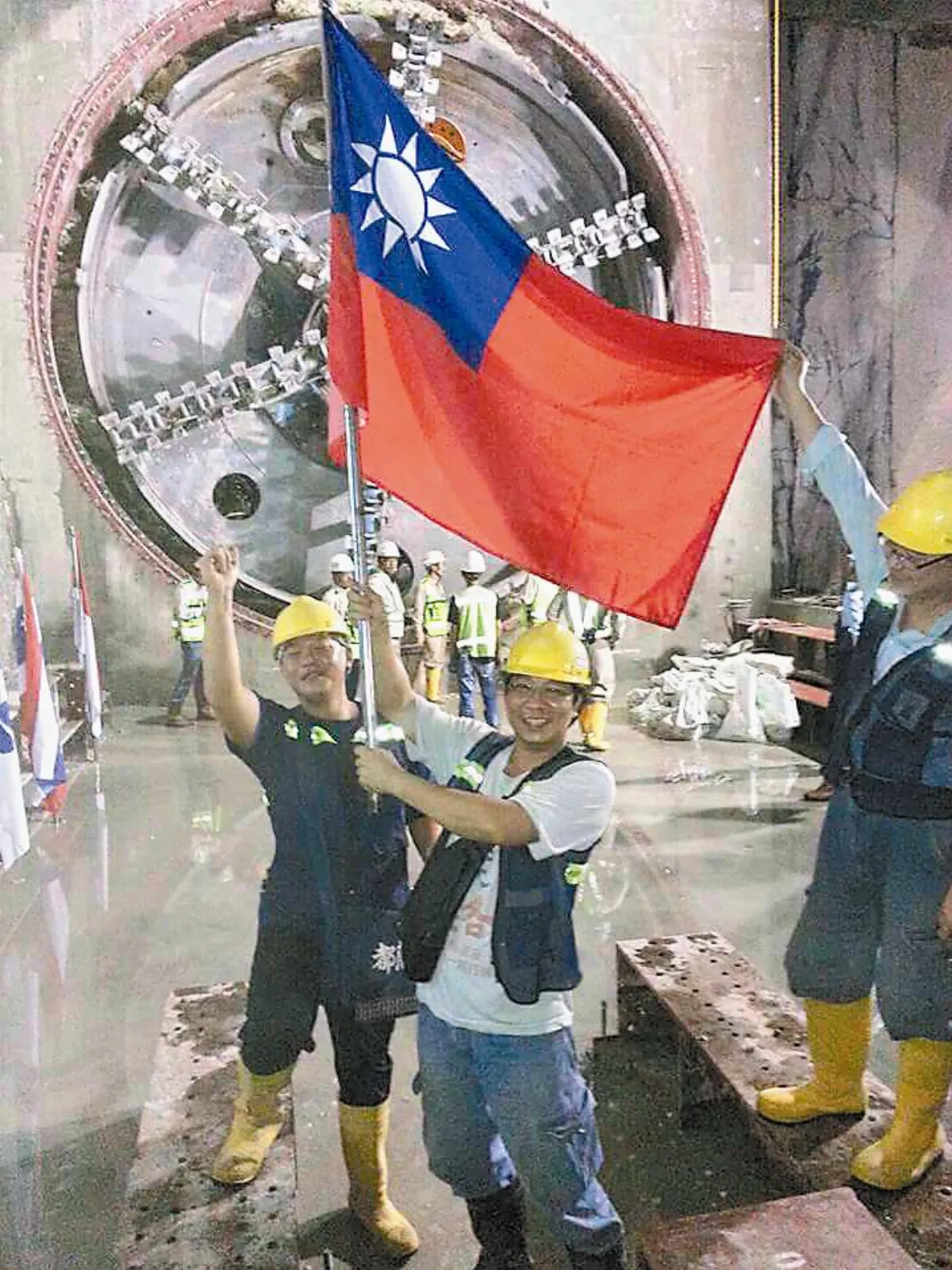 印尼捷運隧道 我國旗飄揚