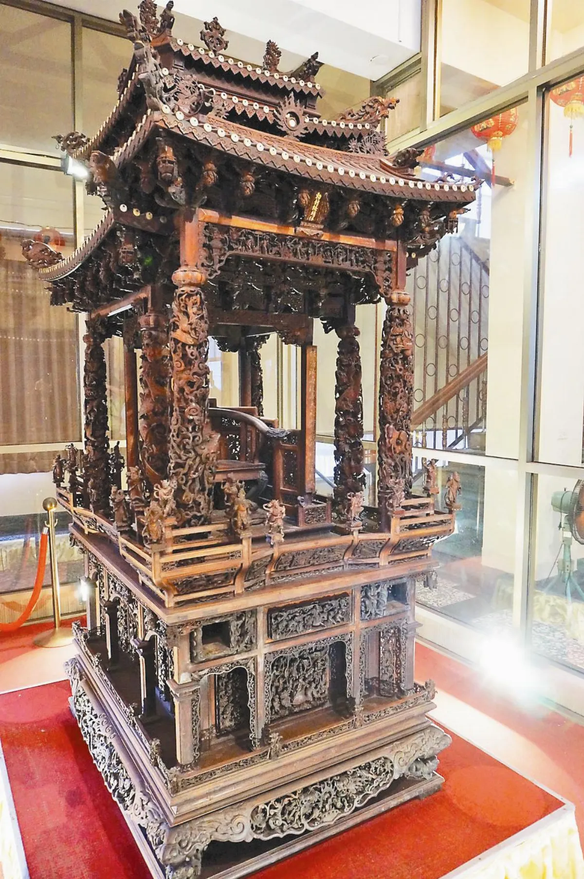 狗骨仔城隍神轎 宛如迷你建築