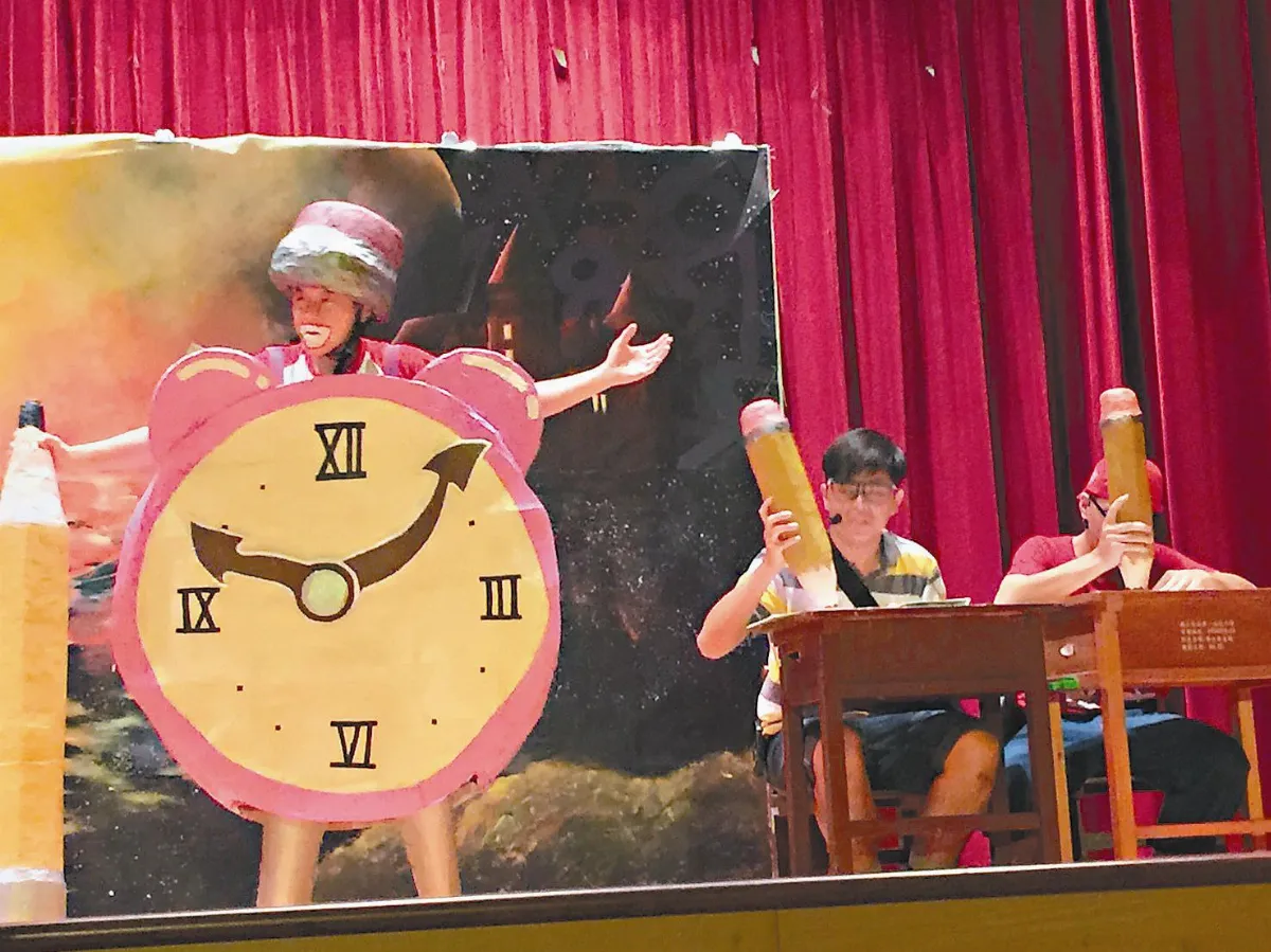 這群大孩子演戲 迷倒小孩