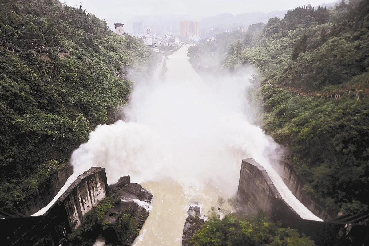 長江上游強降雨 三峽大壩迎洪汛