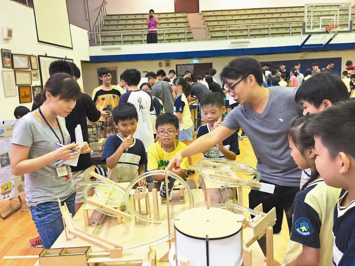 大學手作玩具 小學生當評審
