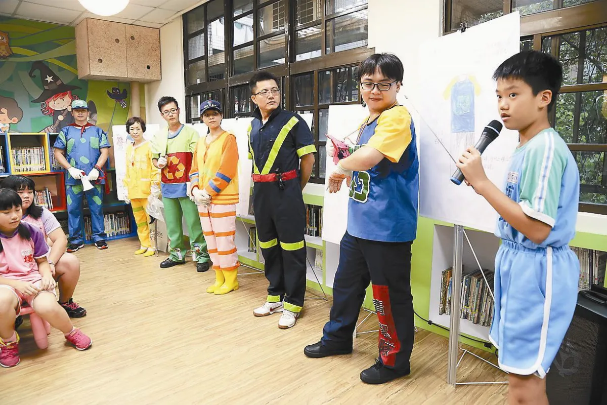 向清潔隊員致敬 小學生設計6套創意工作服