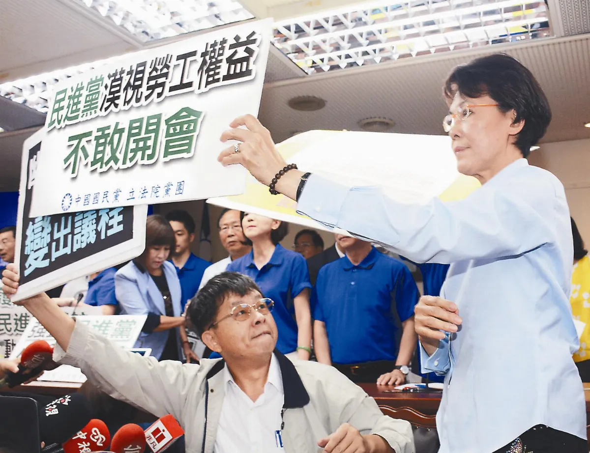 為休假改議程 衛環委會開戰