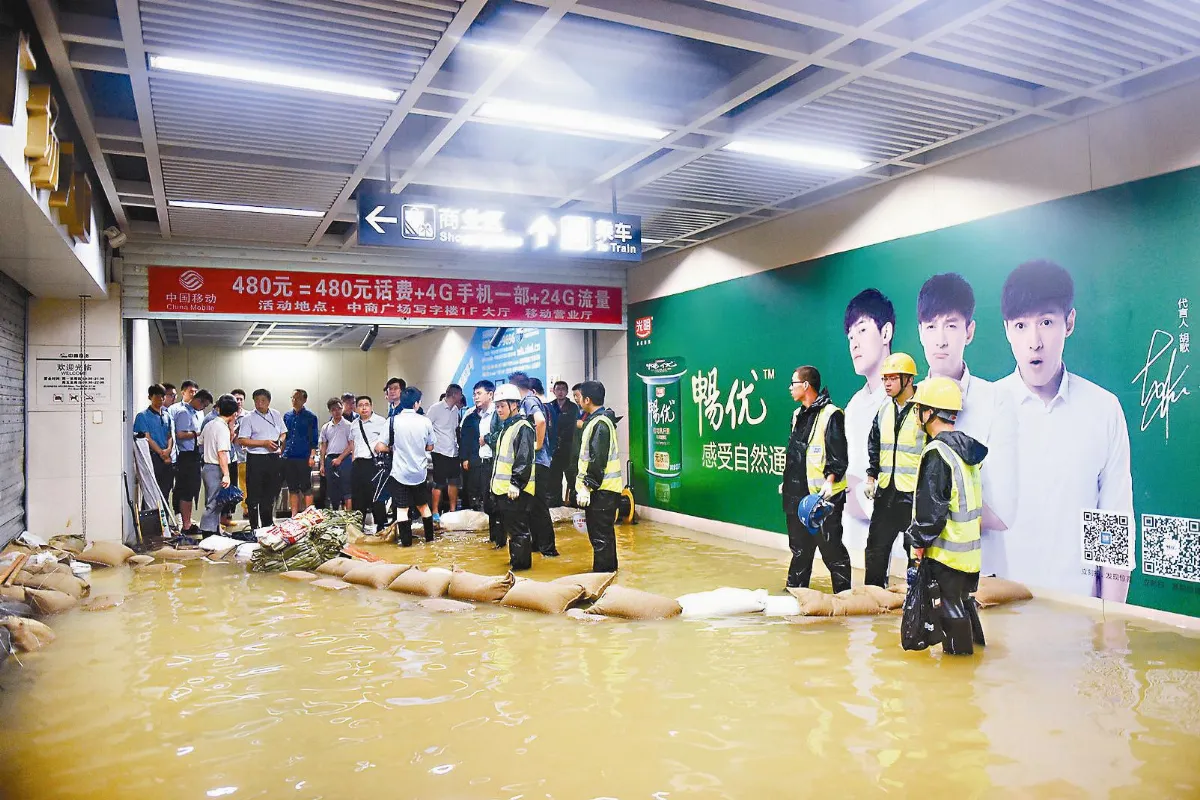 武漢大水圍城 交通癱