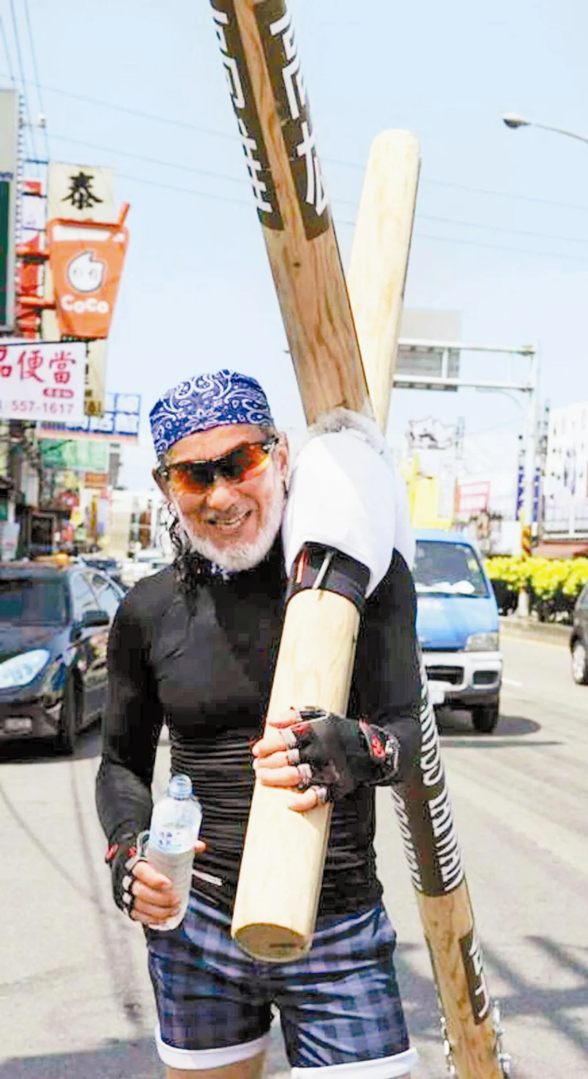 不良牧師 背十字架環台傳福音