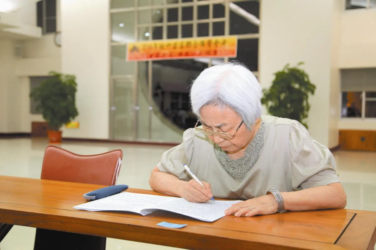 苗栗佛學會考 81歲阿嬤年年考