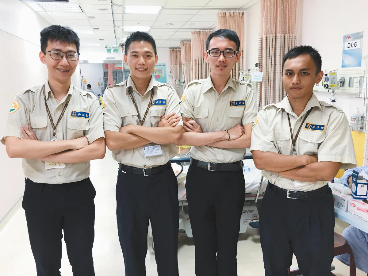 急診暖男團 溫暖老榮民