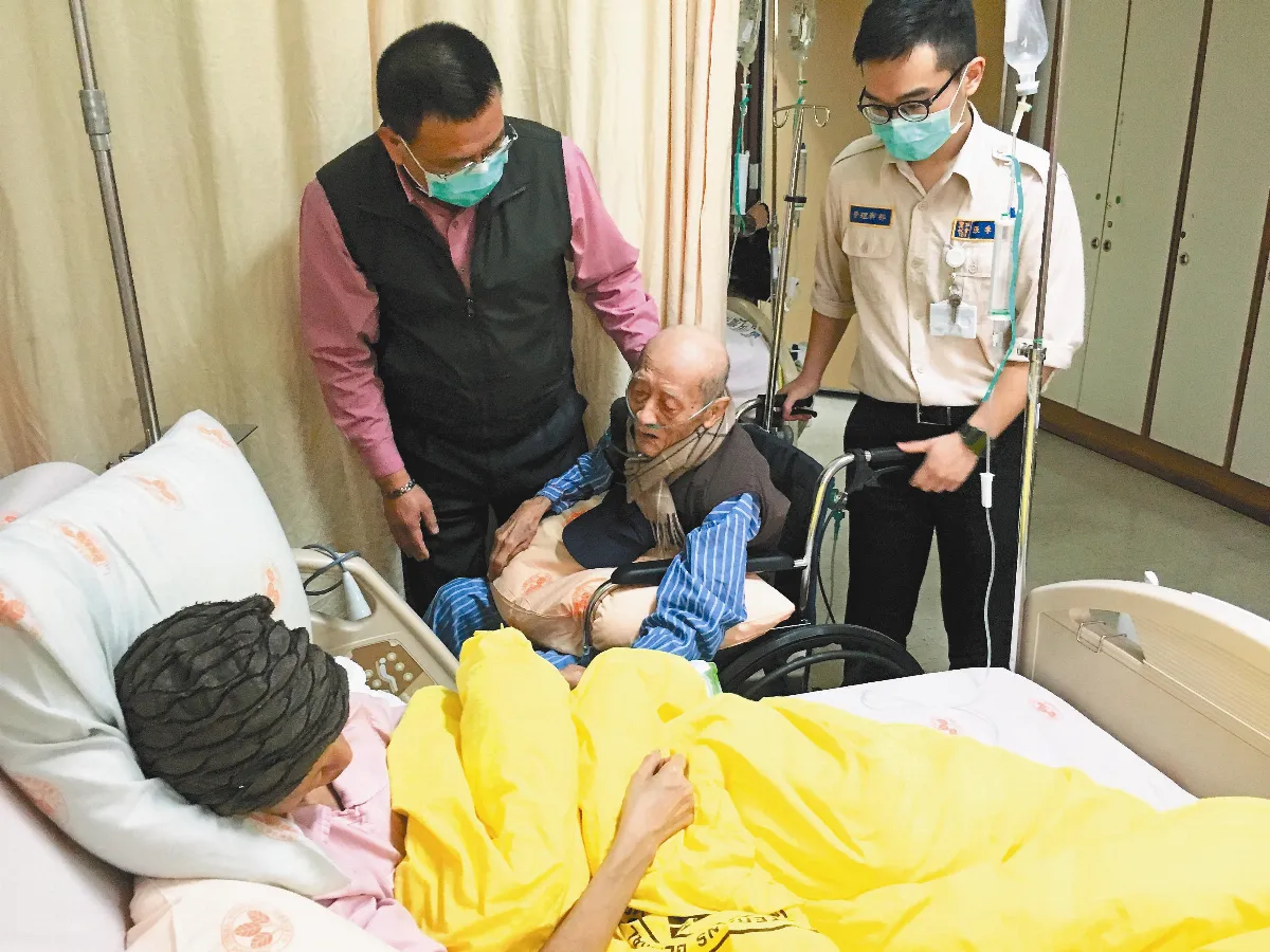 急診暖男團 溫暖老榮民