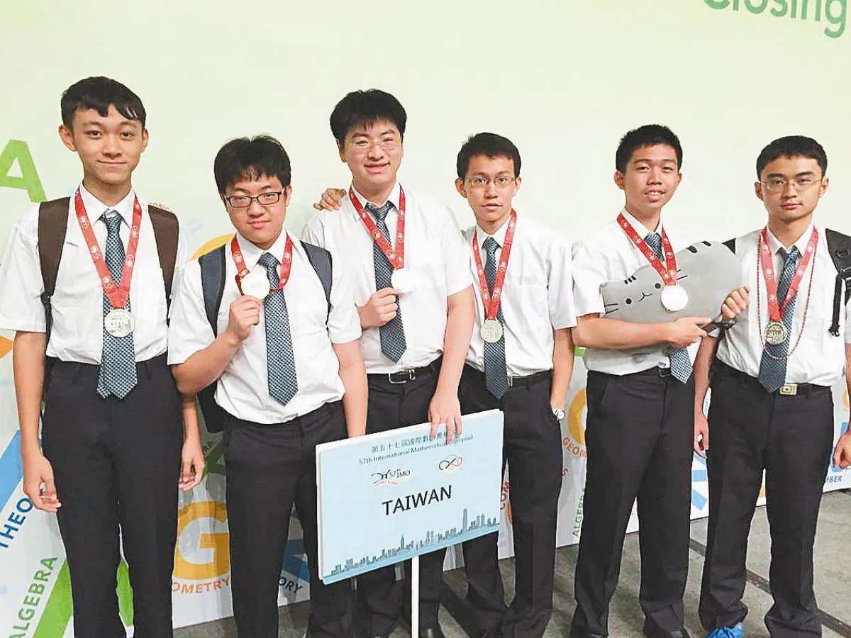 數學奧林匹亞 我3金2銀
