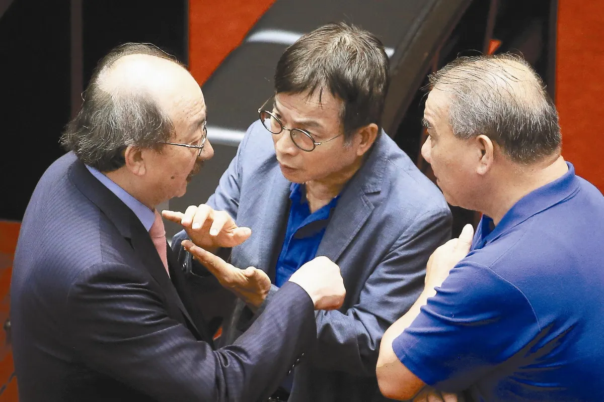 攻防黨產條例 立院挑燈夜戰