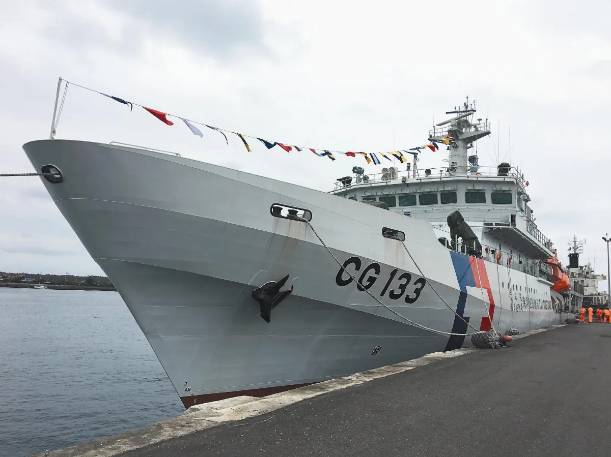 赴太平島 台東艦護漁 10漁船周三護島