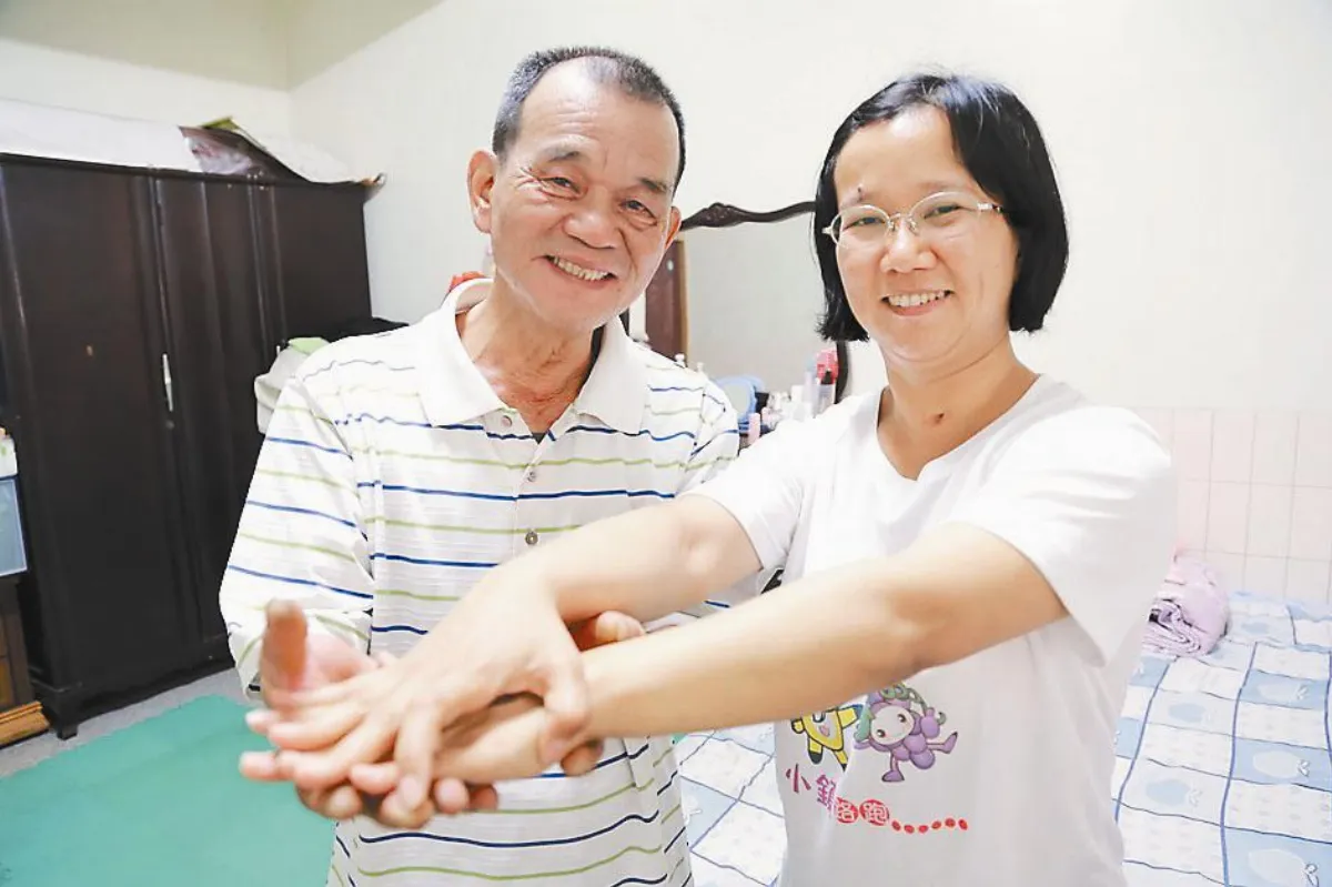 慈父天天唱歌 喚醒植物人女兒