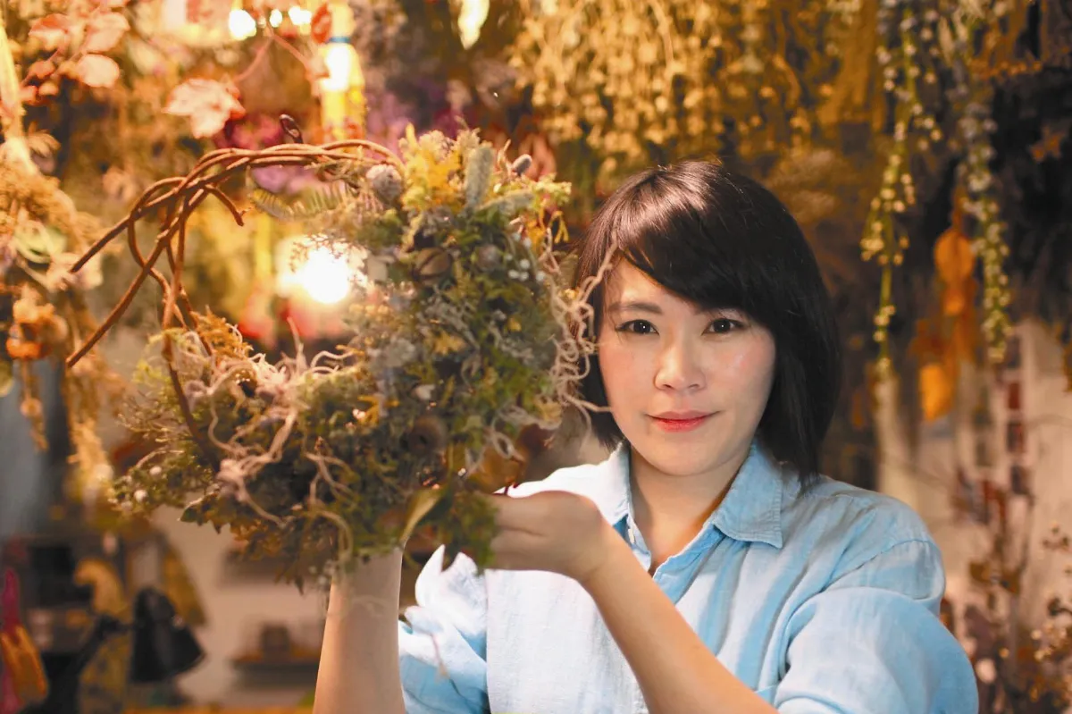 OL迷戀拈花惹草