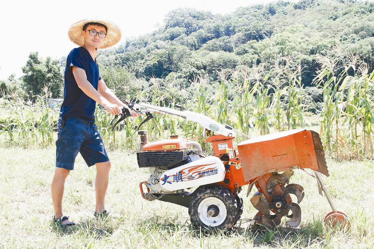 留美碩士謝晉遠 種草莓做有機夢