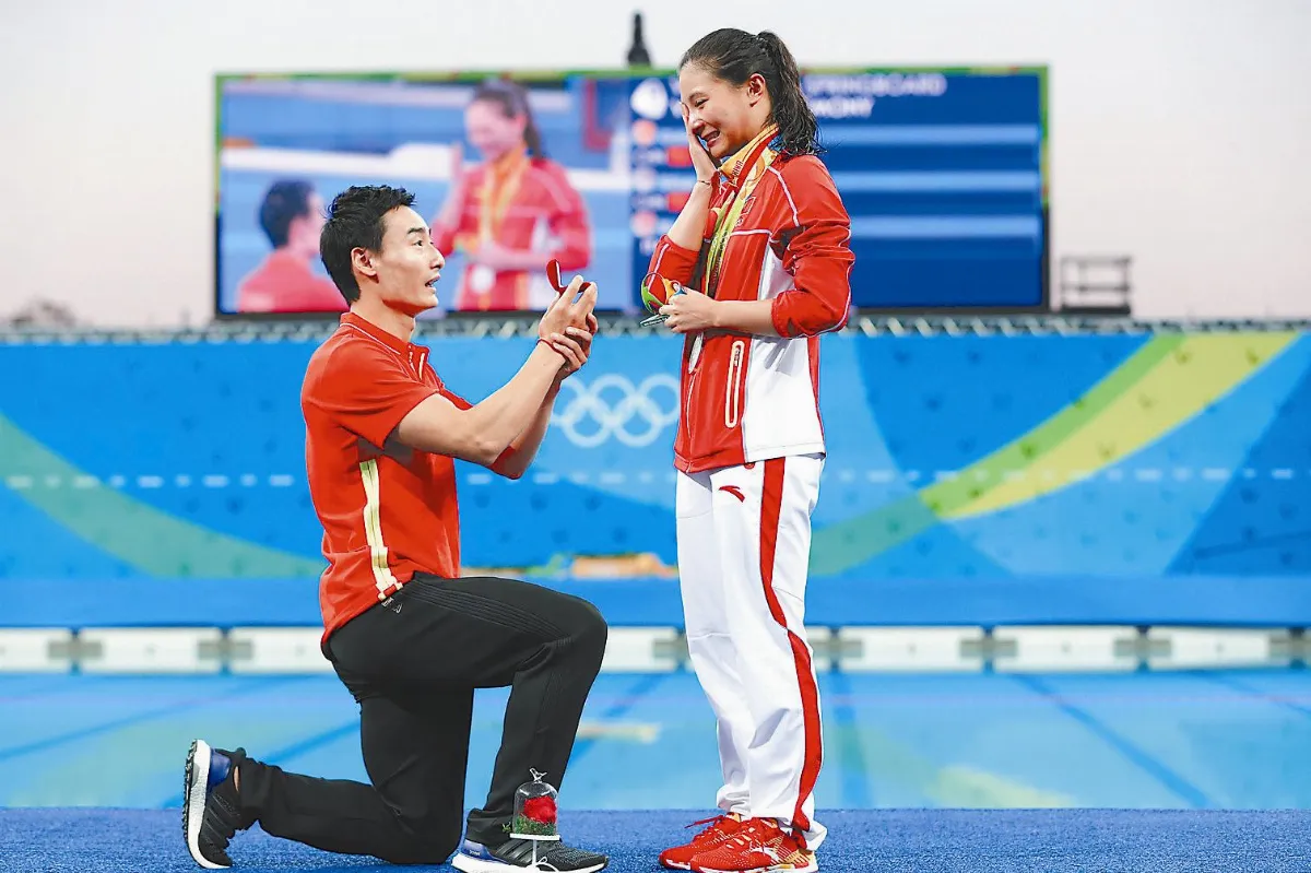 跳水池邊求婚 輸金牌贏愛情