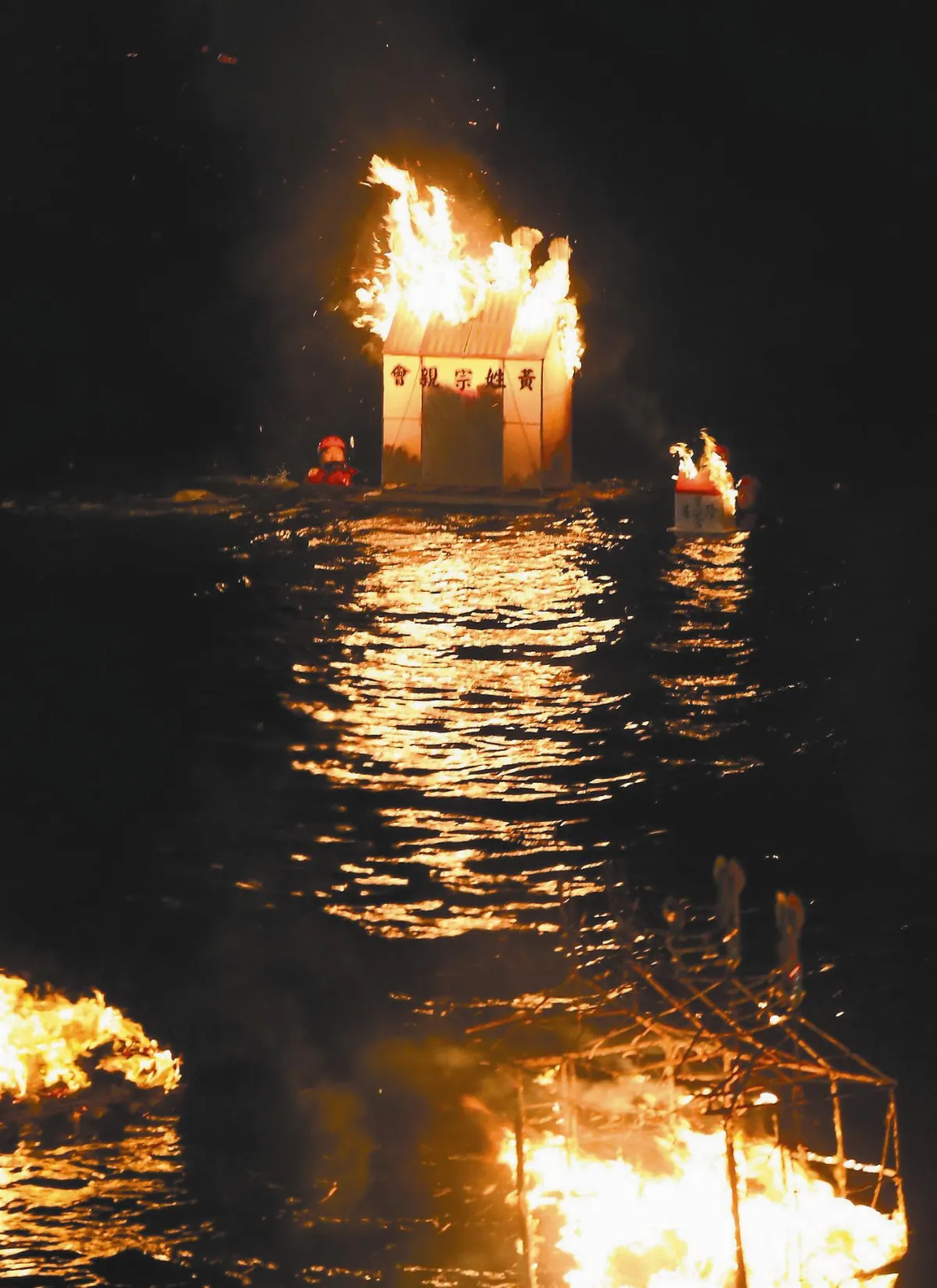 水果、冰花 中元祭祖涼一夏