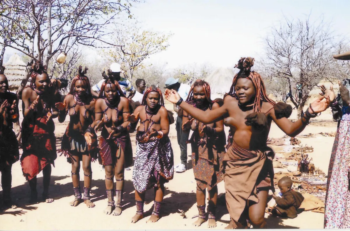 海闊天空 辛巴紅泥人  終年不洗澡