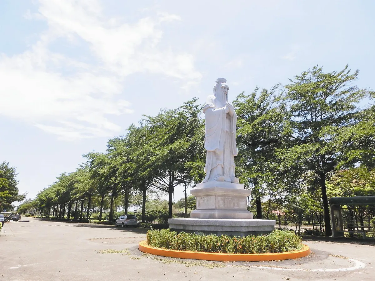 退場大學變小學 崇華開學了
