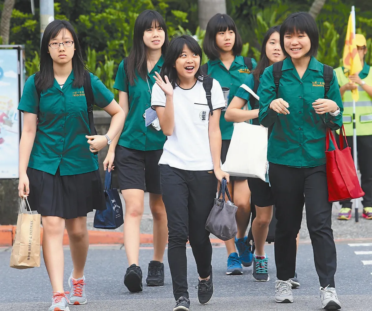 開學日 高中生穿著混搭多變