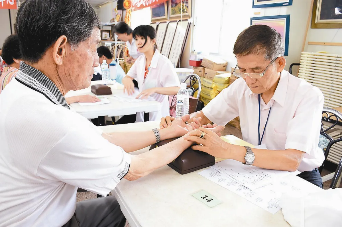 慈悲基金會偏鄉義診 關懷長者