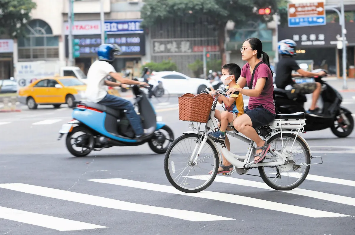 自行車事故暴增 專家籲戴安全帽