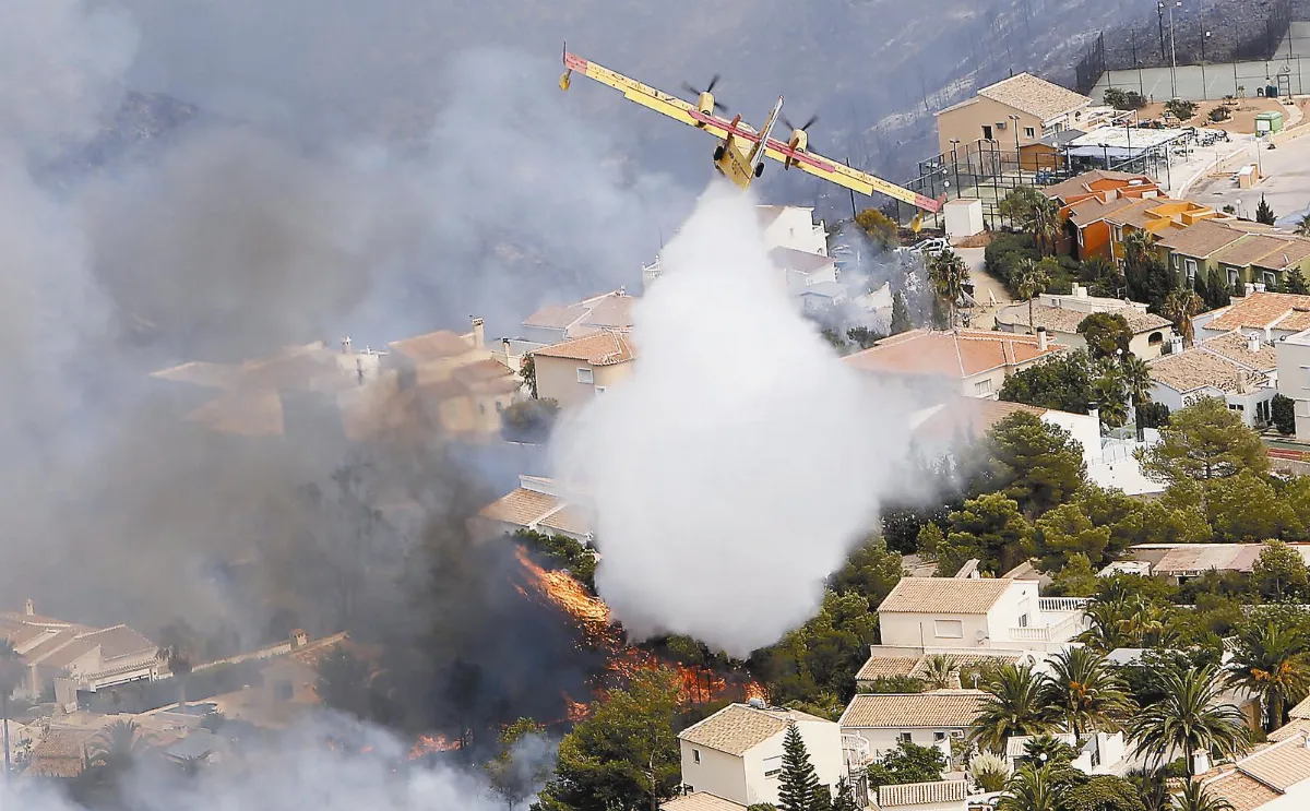 西班牙野火肆虐 1400人疏散