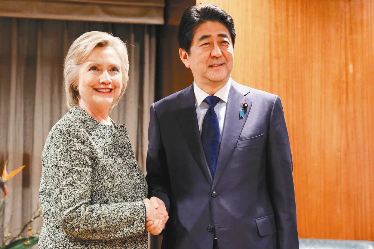 安倍會希拉蕊 強調TPP重要性