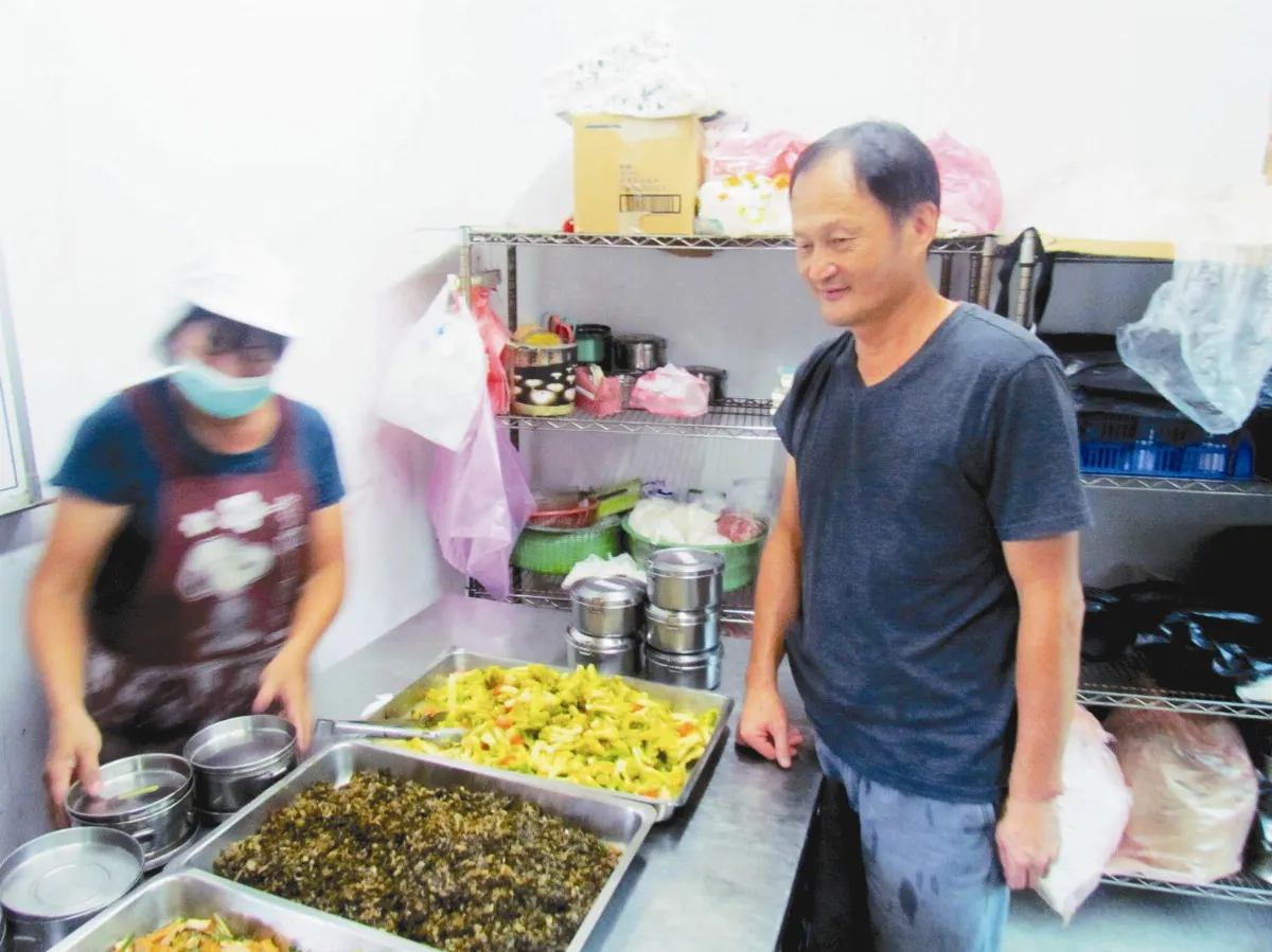 921災民為老人送餐 17年不間斷