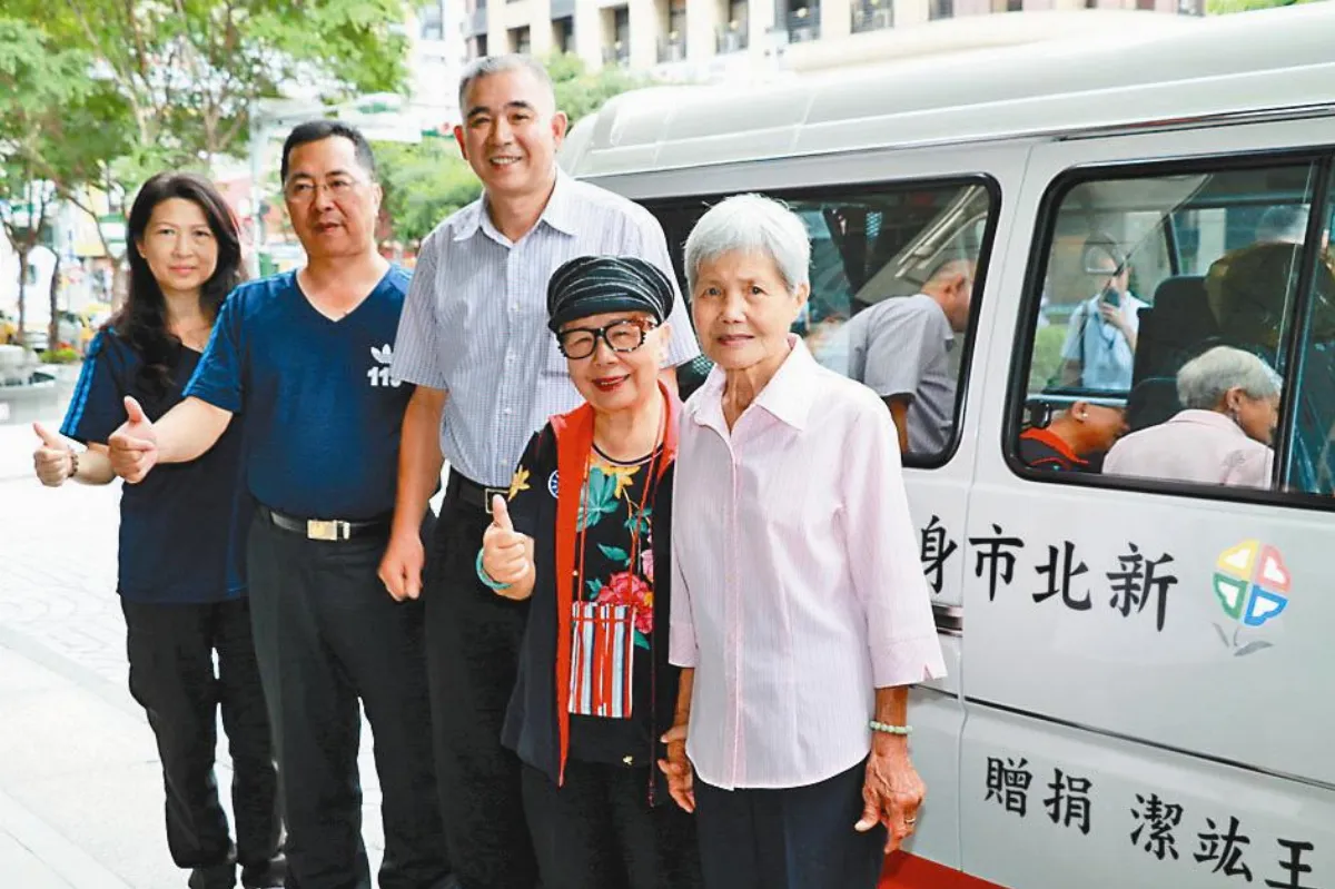 做資源回收 她捐百萬復康巴士