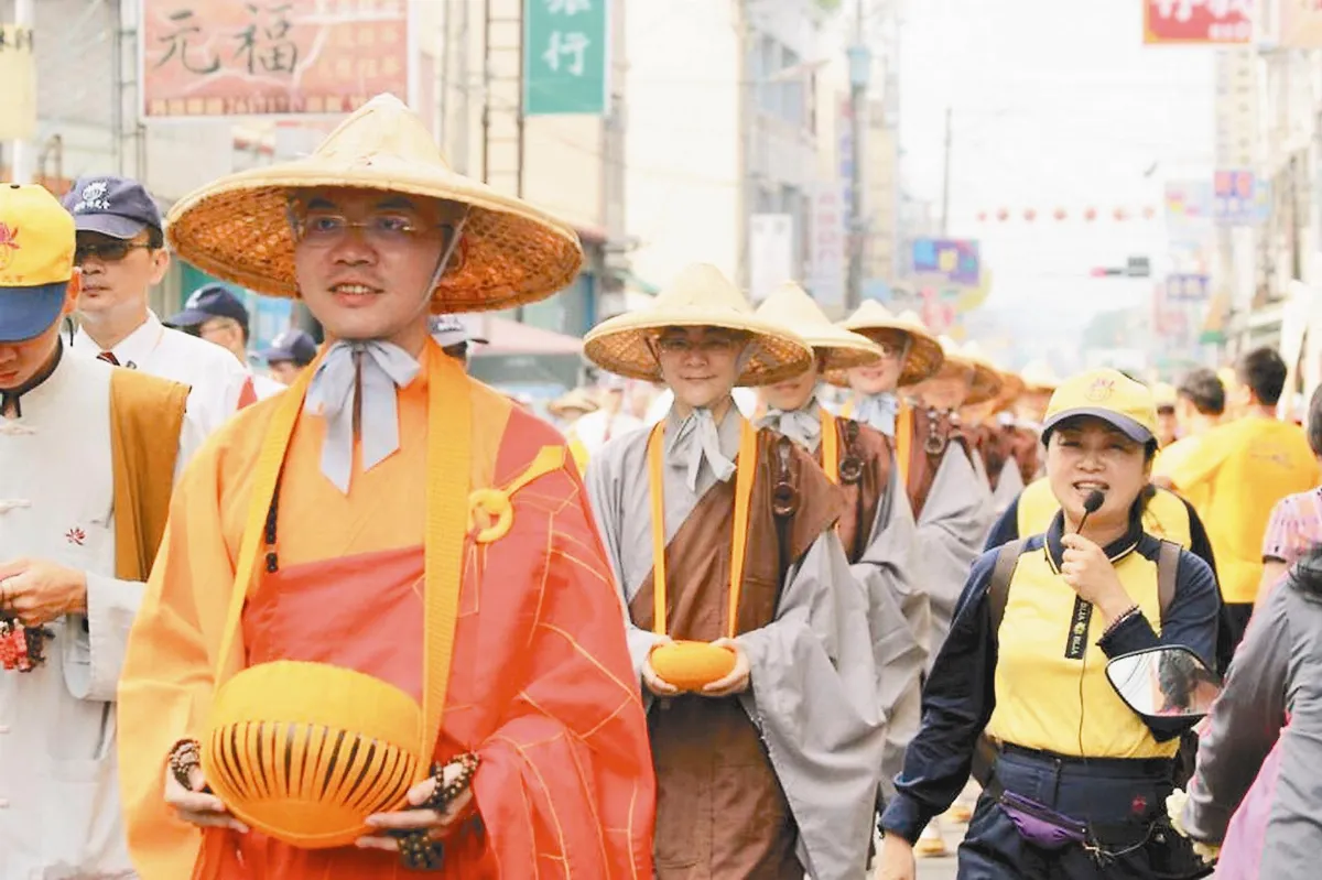 興學行腳托 如來之子掀熱潮