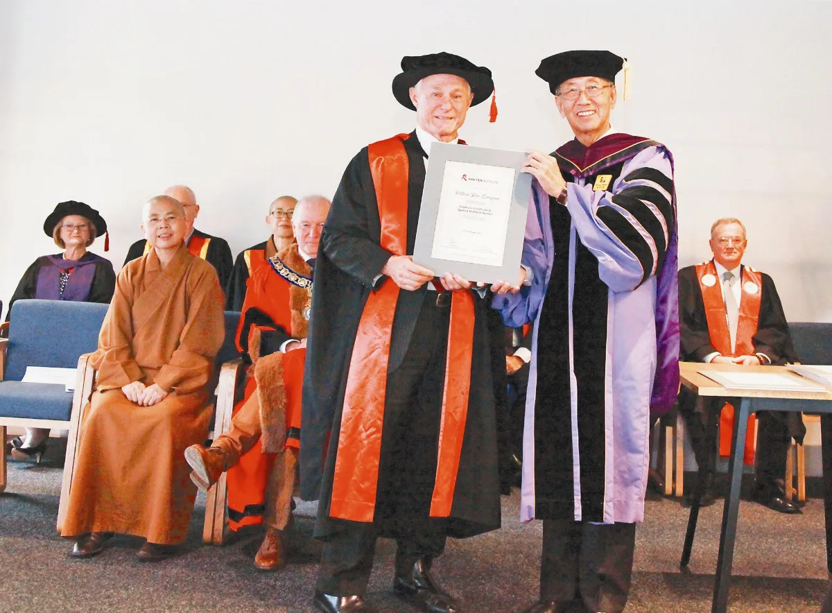 澳洲南天大學畢典 校長也是畢業生