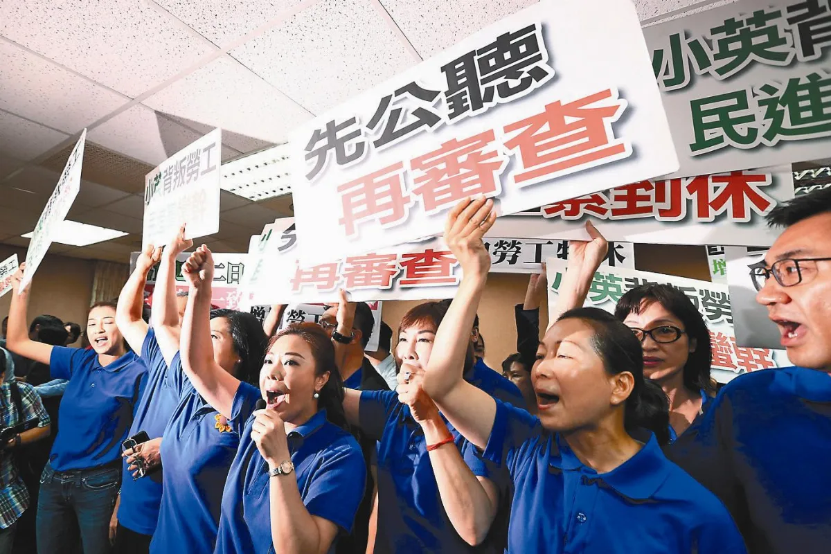 民主奧步 綠出招換場地 藍夜宿白忙