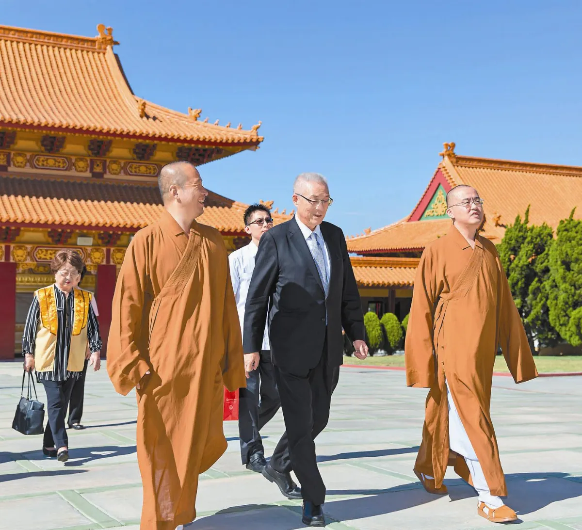 吳敦義訪西來寺 祈願兩岸和平