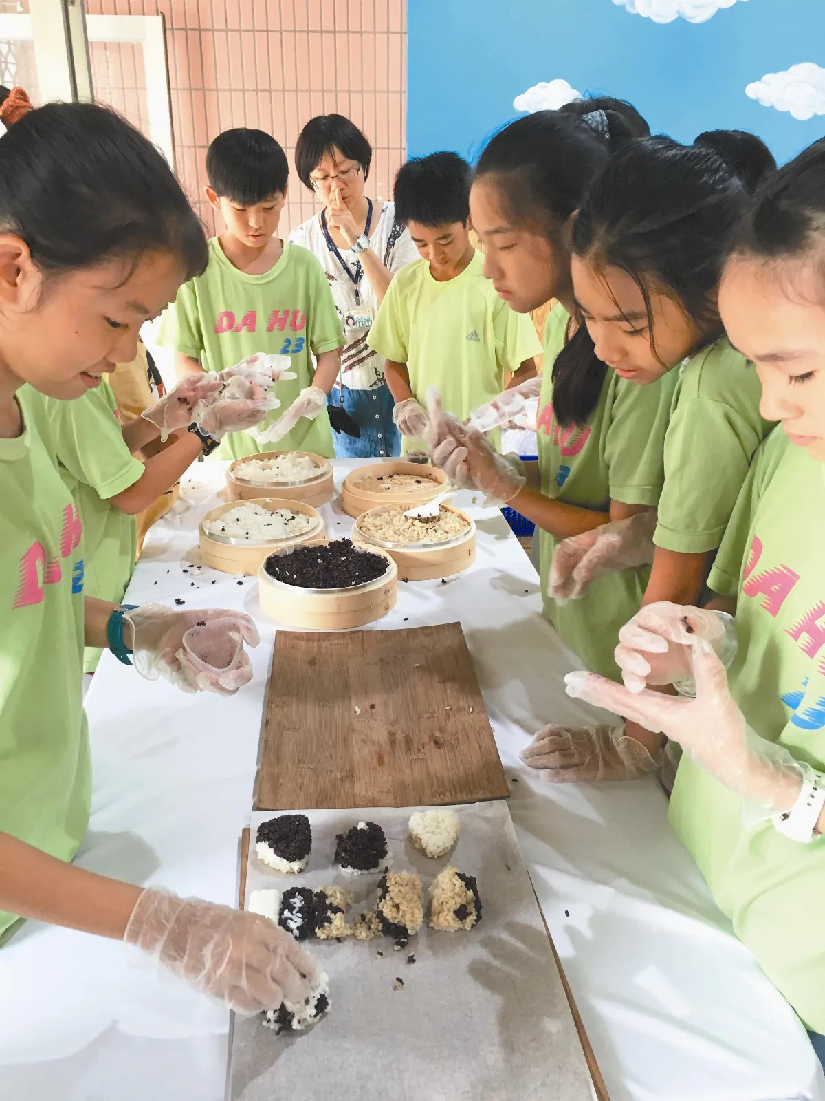 行動廚房入校園 孩子自製午餐
