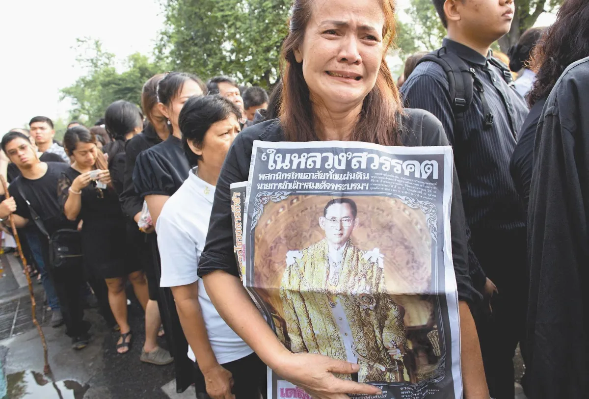 遊客須注意衣著言行 泰守喪一年 大選可能延到2018年