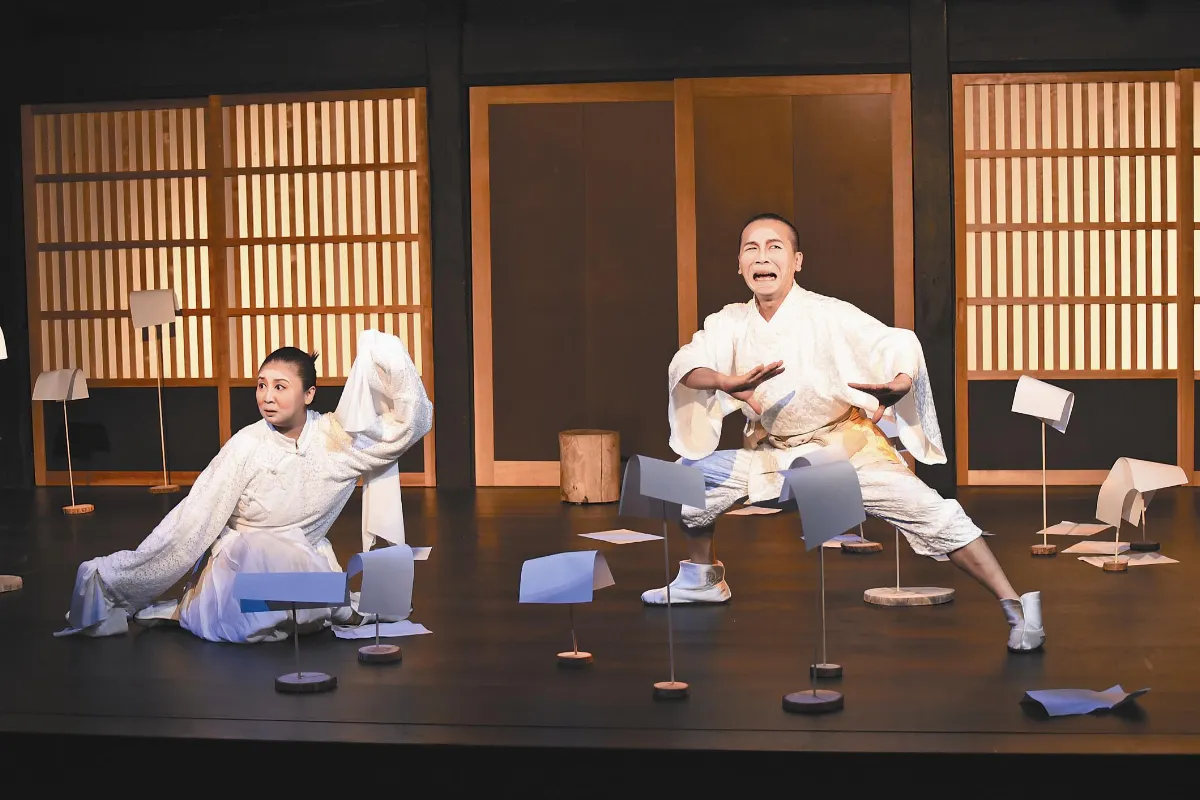 椅子融合戲曲 演出荒謬人生