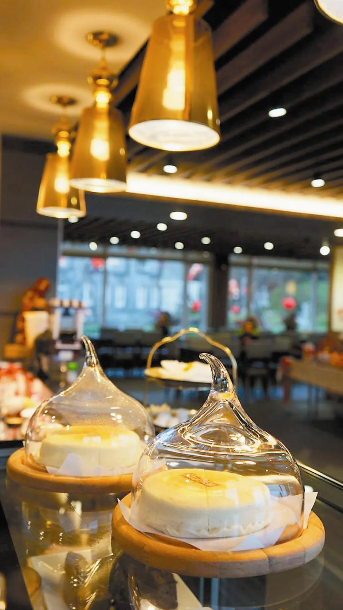 在城市的咖啡館裡