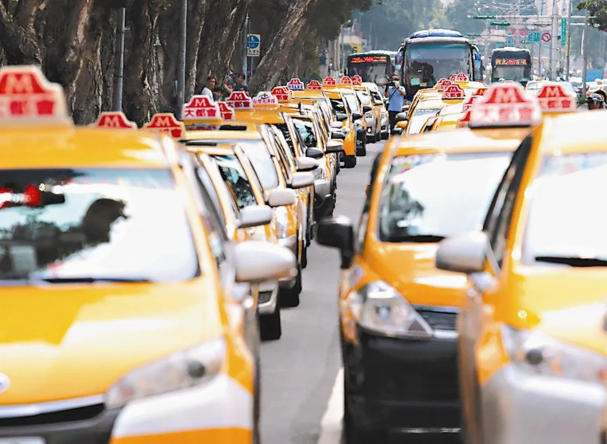 迎戰Uber 多元化計程車明年上路