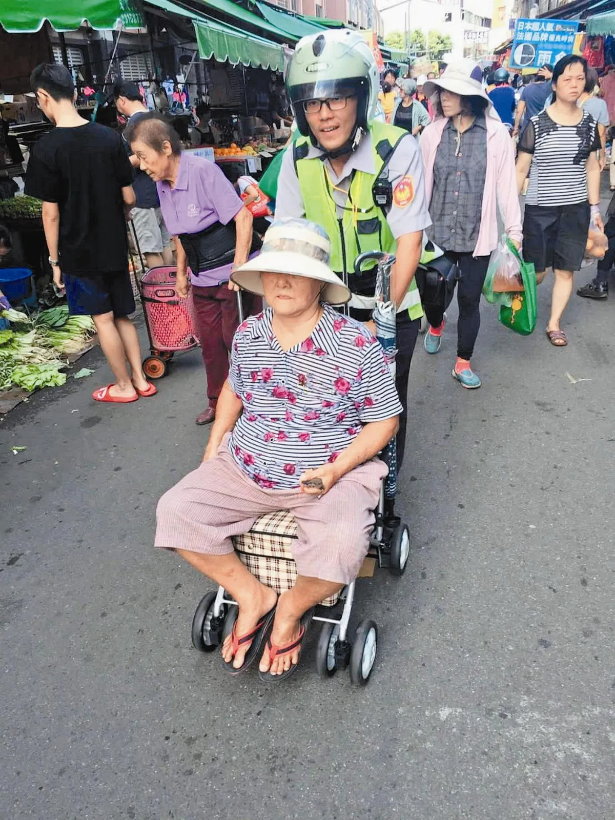 失智嬤遇上暖警