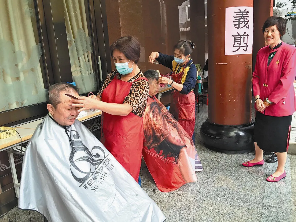 擇善寺關懷獨老 社區義診送暖