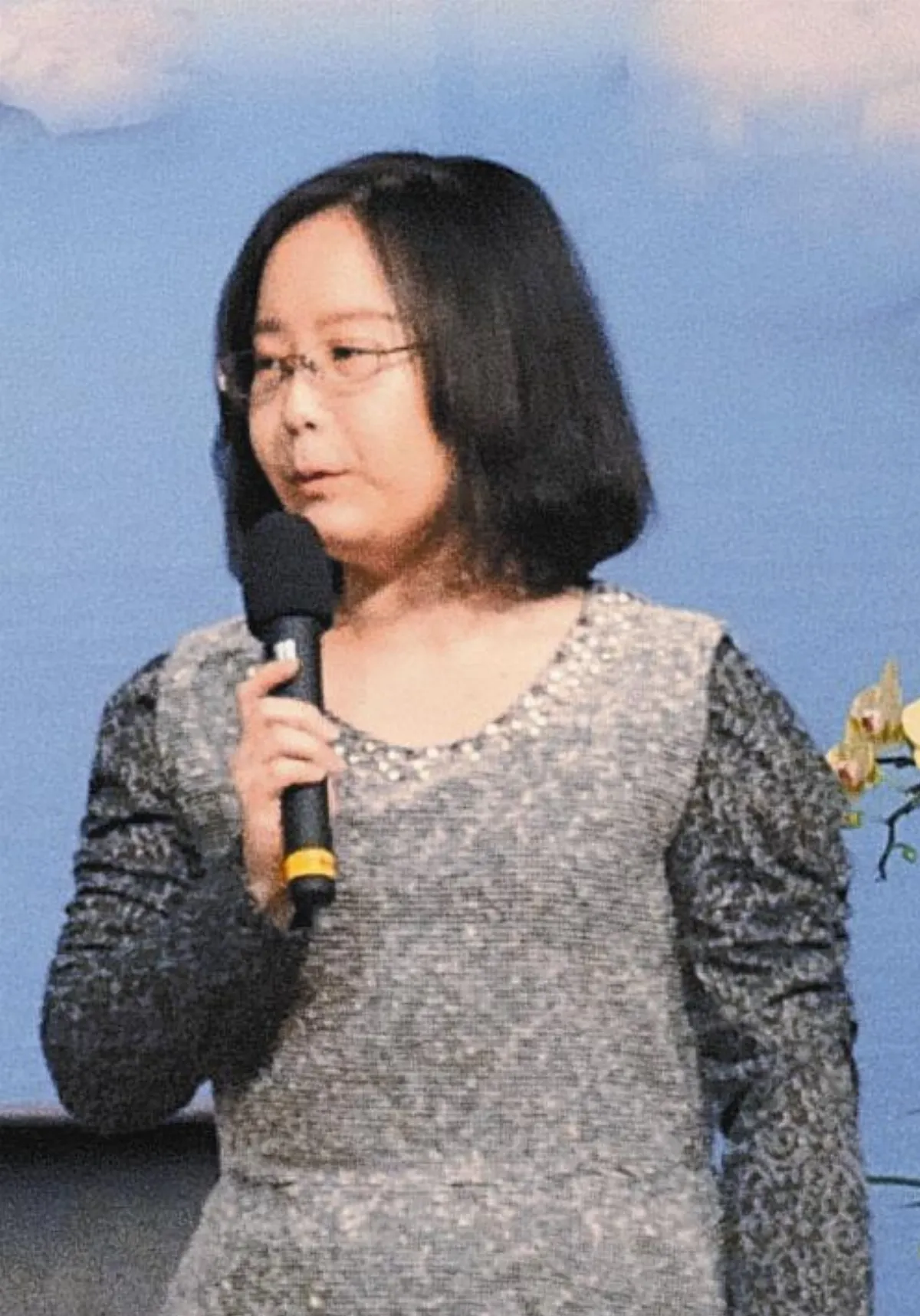 站出來了 像個sales推銷味覺