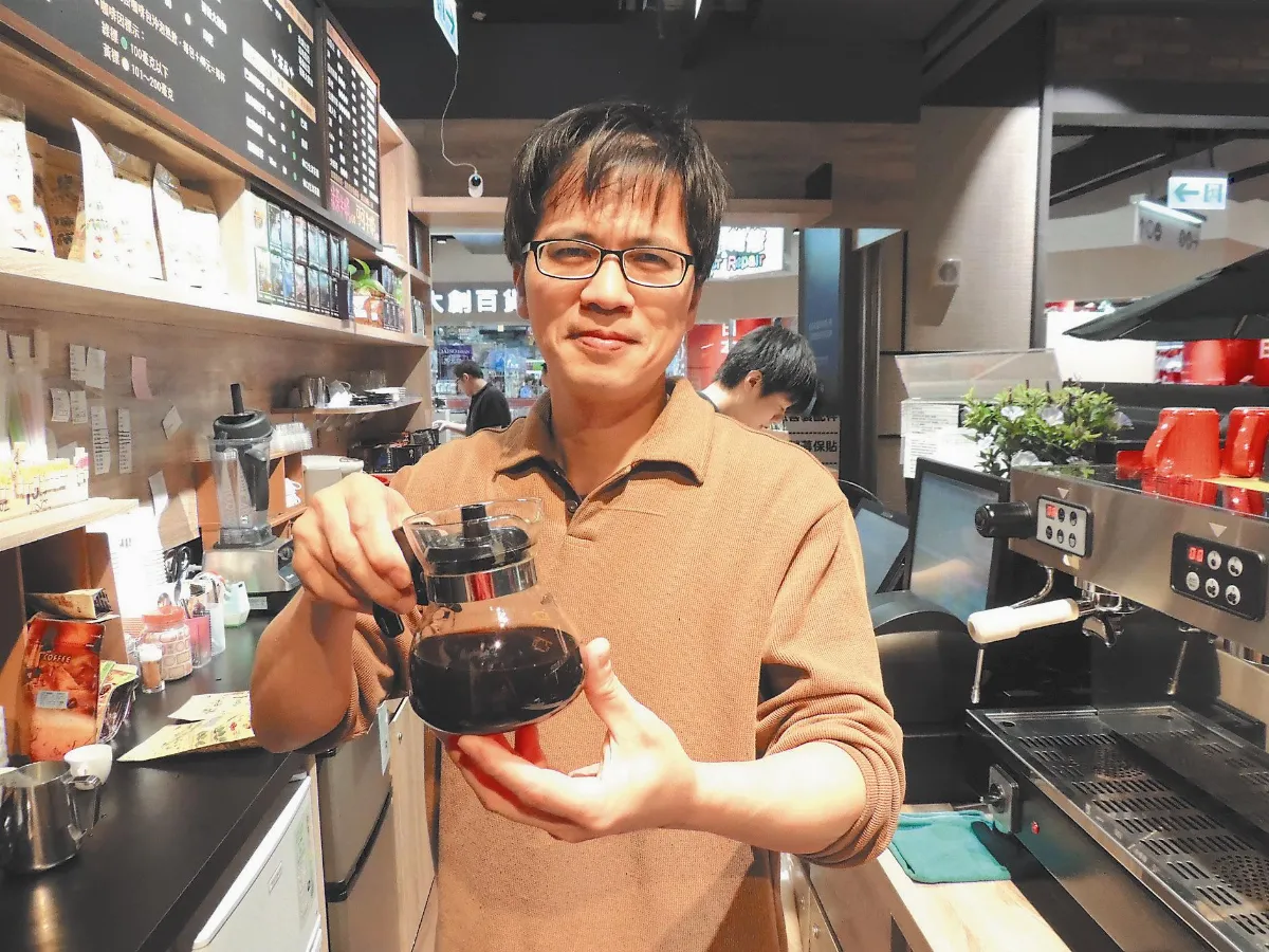 棄高薪追夢 黃瑞志健康喝咖啡
