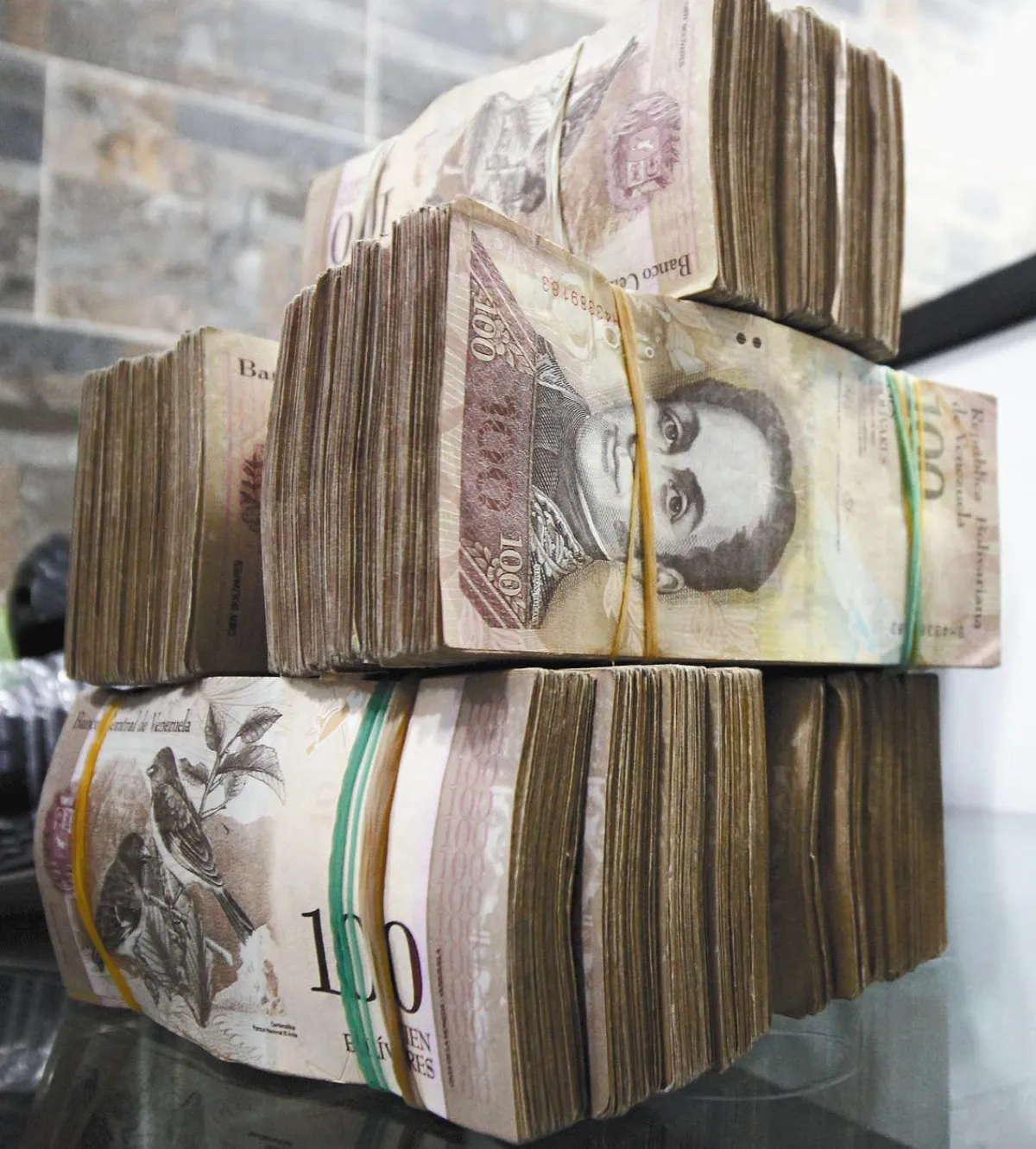 打擊走私？ 委國突廢百元鈔