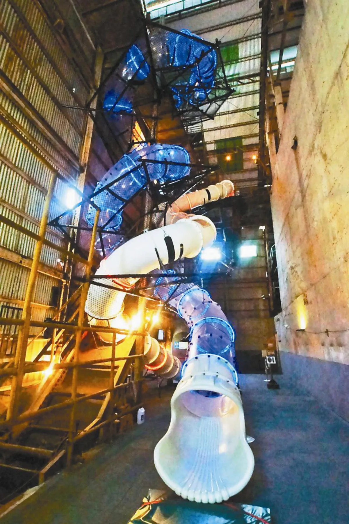 驚叫16秒！來溜亞洲最高滑梯